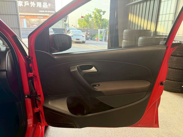 VOLKSWAGEN福斯 POLO  第12張相片