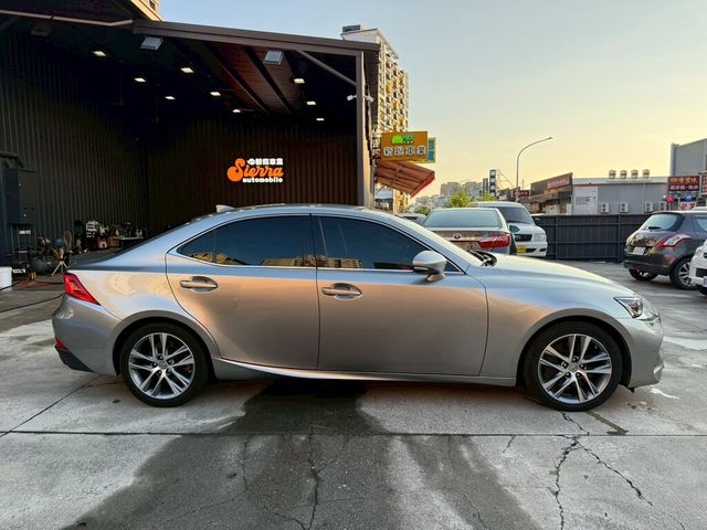 LEXUS凌志 IS 300  第8張相片