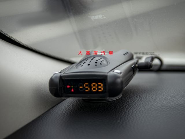 【預約賞車即享網路優惠價】2018小改款 原鈑件 豪華 方向盤快控鍵 中控螢幕 定速巡航 藍牙通訊 光感頭燈  第12張相片
