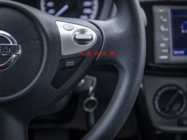 【預約賞車即享網路優惠價】2018小改款 原鈑件 豪華 方向盤快控鍵 中控螢幕 定速巡航 藍牙通訊 光感頭燈  第15張相片