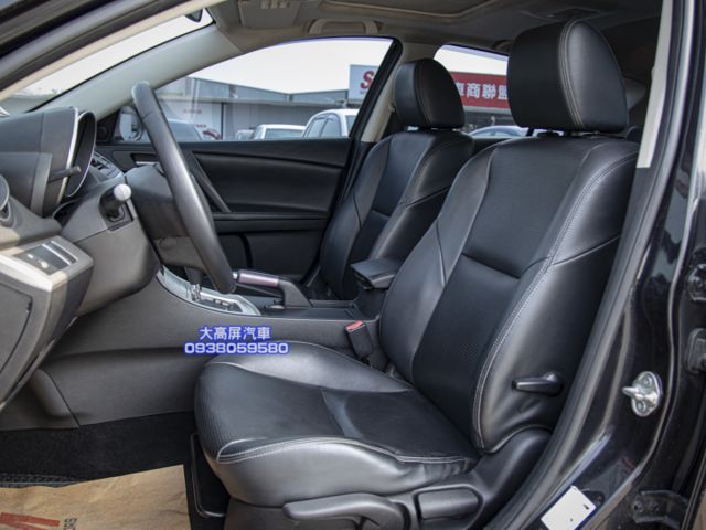 【預約賞車即享網路優惠價】微笑馬三 1.6L 尊貴型 原鈑件 天窗 方向盤快控鍵 遙控車門鎖 ISOFIX  第9張相片