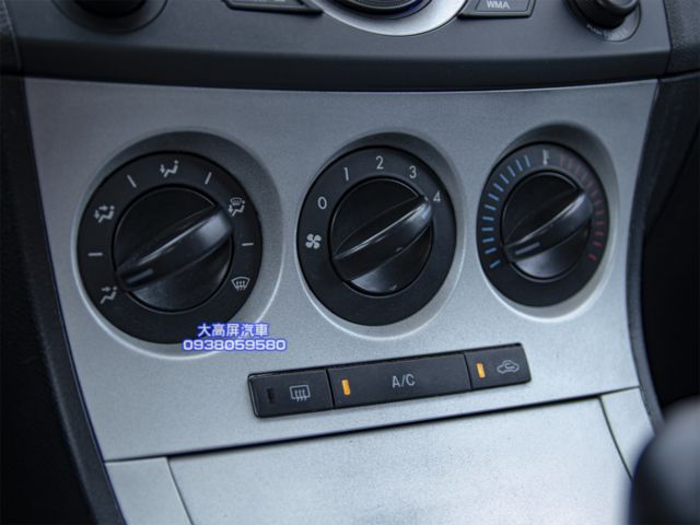 【預約賞車即享網路優惠價】微笑馬三 1.6L 尊貴型 原鈑件 天窗 方向盤快控鍵 遙控車門鎖 ISOFIX  第15張相片