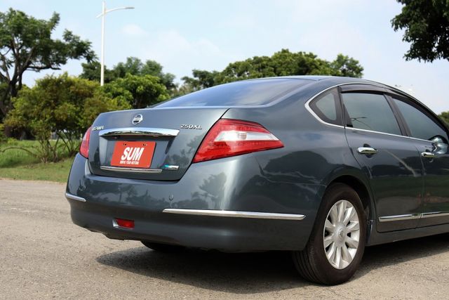 【預約賞車即享網路優惠價】2.5升V6引擎、豪華影音版、原鈑件、舒適房車  第5張相片