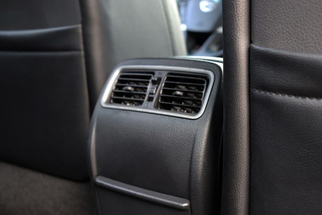 【預約賞車即享網路優惠價】2.5升V6引擎、豪華影音版、原鈑件、舒適房車  第10張相片