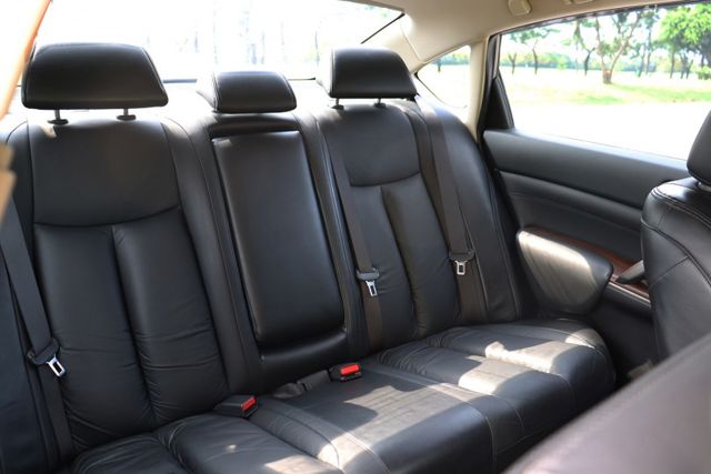 【預約賞車即享網路優惠價】2.5升V6引擎、豪華影音版、原鈑件、舒適房車  第11張相片