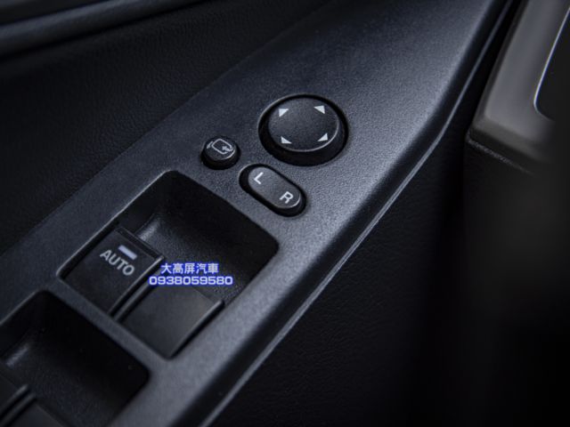 【預約賞車即享網路優惠價】微笑Mazda 3 1.6L 4D 頂級型 前霧燈 電動天窗 方向盤快控鍵  第17張相片