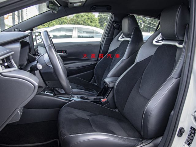 【預約賞車即享網路優惠價】2.0L 尊爵版 原鈑件 LED日行燈 恆溫空調 雙前座電熱椅 中控螢幕 ACC跟車  第9張相片