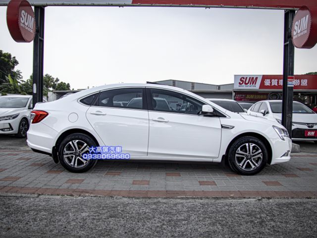【預約賞車即享網路優惠價】1.8T 經典版 原版件 天窗 方向盤快控鍵 恆溫空調 中控螢幕 左右轉向輔助鏡頭  第5張相片