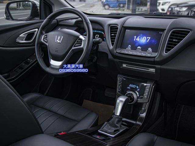 【預約賞車即享網路優惠價】1.8T 經典版 原版件 天窗 方向盤快控鍵 恆溫空調 中控螢幕 左右轉向輔助鏡頭  第11張相片