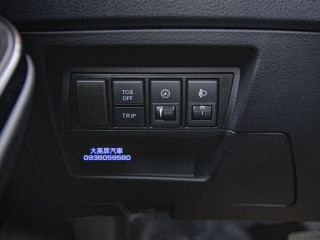 【預約賞車即享網路優惠價】1.8T 經典版 原版件 天窗 方向盤快控鍵 恆溫空調 中控螢幕 左右轉向輔助鏡頭  第19張相片