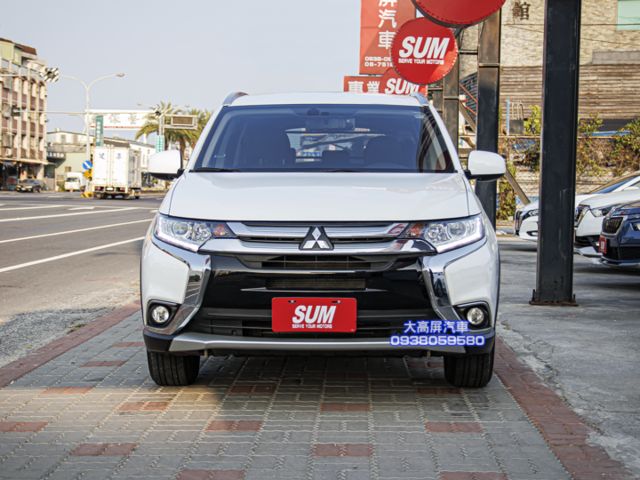 【預約賞車即享網路優惠價】4WD 躍動型 原鈑件 LED日行燈 方向盤快控鍵 恆溫空調 中控螢幕 定速巡航  第3張相片