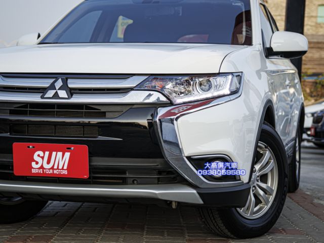 【預約賞車即享網路優惠價】4WD 躍動型 原鈑件 LED日行燈 方向盤快控鍵 恆溫空調 中控螢幕 定速巡航  第4張相片