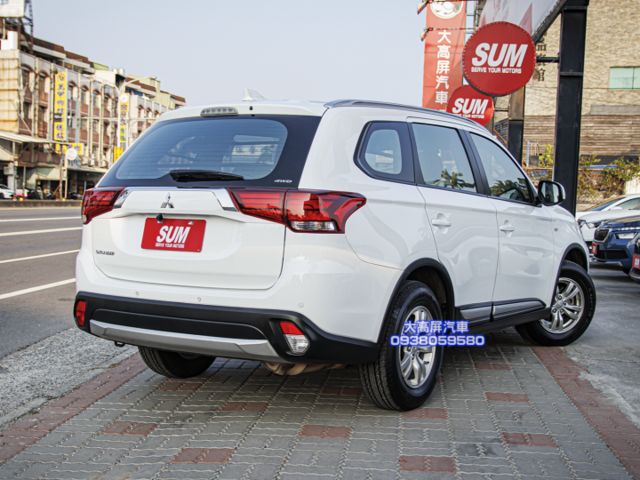 【預約賞車即享網路優惠價】4WD 躍動型 原鈑件 LED日行燈 方向盤快控鍵 恆溫空調 中控螢幕 定速巡航  第6張相片