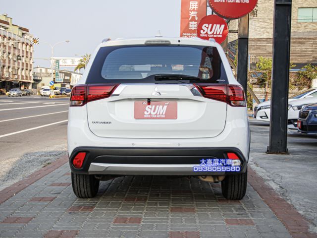 【預約賞車即享網路優惠價】4WD 躍動型 原鈑件 LED日行燈 方向盤快控鍵 恆溫空調 中控螢幕 定速巡航  第7張相片