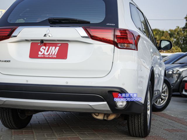 【預約賞車即享網路優惠價】4WD 躍動型 原鈑件 LED日行燈 方向盤快控鍵 恆溫空調 中控螢幕 定速巡航  第8張相片