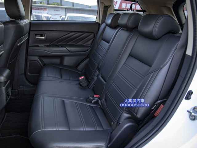 【預約賞車即享網路優惠價】4WD 躍動型 原鈑件 LED日行燈 方向盤快控鍵 恆溫空調 中控螢幕 定速巡航  第10張相片