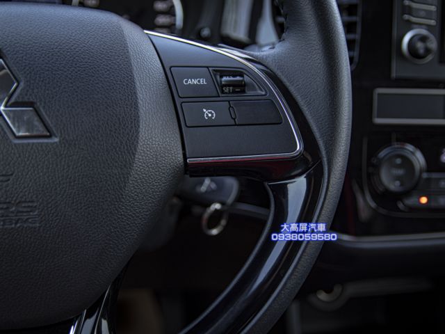 【預約賞車即享網路優惠價】4WD 躍動型 原鈑件 LED日行燈 方向盤快控鍵 恆溫空調 中控螢幕 定速巡航  第14張相片
