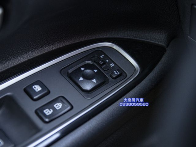 【預約賞車即享網路優惠價】4WD 躍動型 原鈑件 LED日行燈 方向盤快控鍵 恆溫空調 中控螢幕 定速巡航  第20張相片