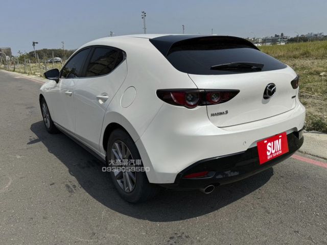 【預約賞車即享網路優惠價】 5D 尊榮安全型 原鈑件 主動轉向頭燈 分區溫控 中控螢幕 IKEY 定速巡航 ACC跟車  第2張相片