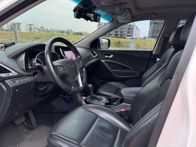 【預約賞車即享網路優惠價】2.2T 尊爵款 全景天窗 分區溫控 電動椅 中控螢幕 衛星導航 IKEY 定速巡航  第3張相片
