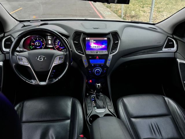 【預約賞車即享網路優惠價】2.2T 尊爵款 全景天窗 分區溫控 電動椅 中控螢幕 衛星導航 IKEY 定速巡航  第5張相片