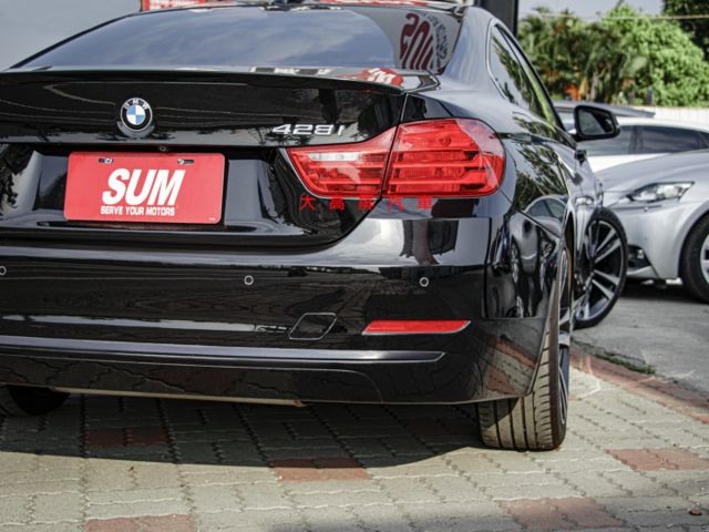 【預約賞車即享網路優惠價】2.0T Sport Line 2D 天窗 換檔撥片 分區溫控 電動椅 IKEY 衛星導航  第8張相片