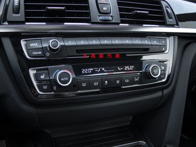 【預約賞車即享網路優惠價】2.0T Sport Line 2D 天窗 換檔撥片 分區溫控 電動椅 IKEY 衛星導航  第16張相片