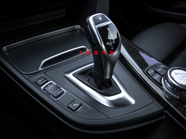 【預約賞車即享網路優惠價】2.0T Sport Line 2D 天窗 換檔撥片 分區溫控 電動椅 IKEY 衛星導航  第17張相片