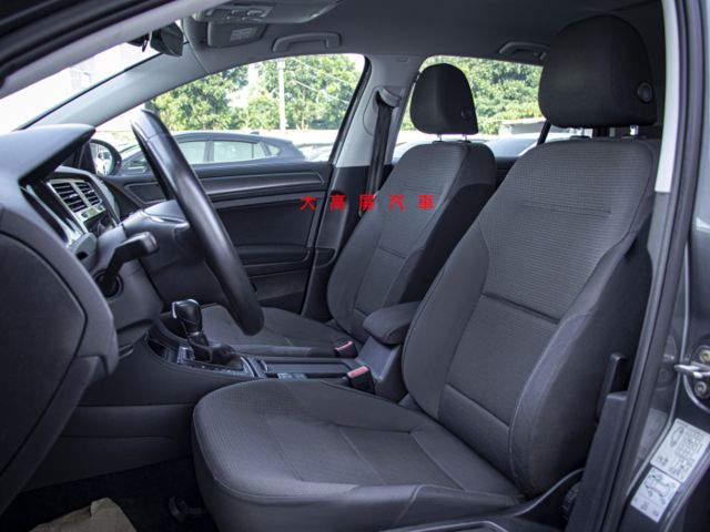 【預約賞車即享網路優惠價】1.0T 230 TSI Comfortline 分區溫控 中控螢幕 IKEY 定速 前方雷達  第9張相片