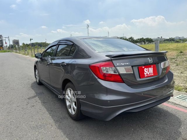 【預約賞車即享網路優惠價】1.8L VTI 後霧燈 換檔撥片 恆溫空調 中控螢幕 定速巡航 倒車影像輔助  第2張相片