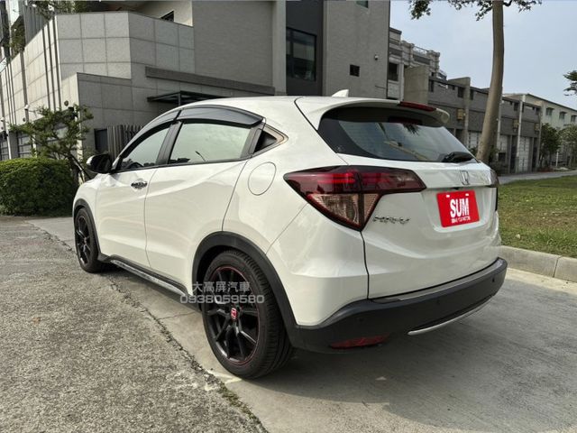 【預約賞車即享網路優惠價】1.8L S 原鈑件 LED日行燈 換檔撥片 恆溫空調 衛星導航 IKEY 定速巡航  第2張相片