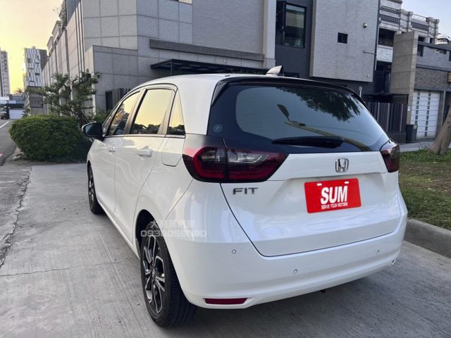 【預約賞車即享網路優惠價】1.5L HOME 汽油 原鈑件 LED日行燈 換檔撥片 恆溫 中控螢幕 IKEY ACC  第2張相片