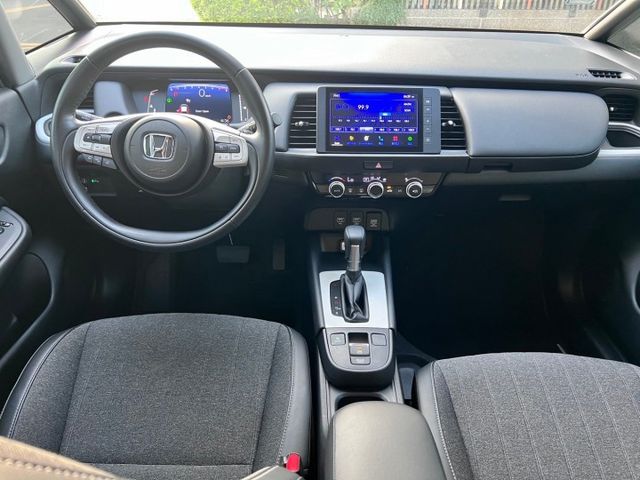 【預約賞車即享網路優惠價】1.5L HOME 汽油 原鈑件 LED日行燈 換檔撥片 恆溫 中控螢幕 IKEY ACC  第5張相片