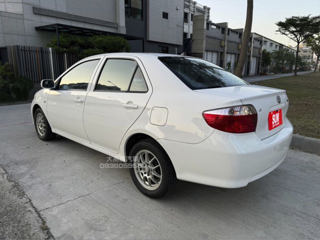 【預約賞車即享網路優惠價】1.5L J 省油代步好車 後霧燈 中控螢幕 倒車影像  第2張相片
