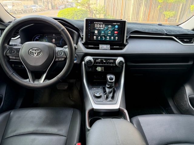【預約賞車即享網路優惠價】2.5L Hybrid旗艦 4WD 全景天窗 電動椅 IKEY 環景 定速 電尾門 ACC  第5張相片