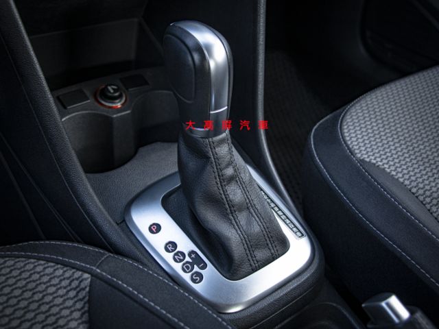 【預約賞車即享網路優惠價】1.6L HL 前後霧燈 恆溫空調 中控螢幕 衛星導航 防盜系統 ISOFIX兒童安全椅固定  第16張相片