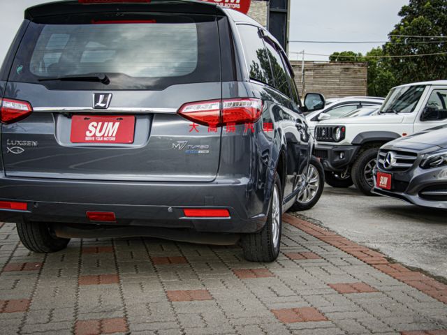 【預約賞車即享網路優惠價】2.2T 精緻型8人 原鈑件 前後霧燈 恆溫空調 中控螢幕 IKEY 斜坡起步輔助  第7張相片