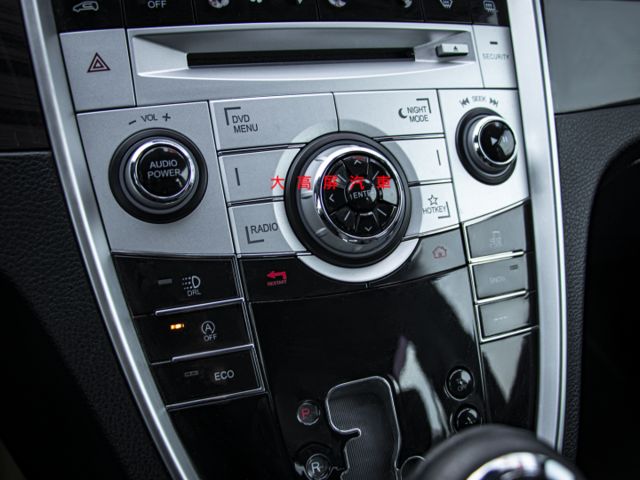 【預約賞車即享網路優惠價】2.2T 精緻型8人 原鈑件 前後霧燈 恆溫空調 中控螢幕 IKEY 斜坡起步輔助  第17張相片