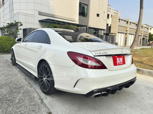 【預約賞車即享網路優惠價】3.0T AMG Line 原鈑件 天窗 換檔撥片 分區溫控 電動椅 IKEY 環景 自動停車  第2張相片