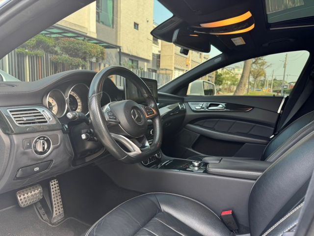 【預約賞車即享網路優惠價】3.0T AMG Line 原鈑件 天窗 換檔撥片 分區溫控 電動椅 IKEY 環景 自動停車  第3張相片