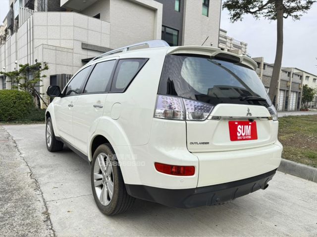 【預約賞車即享網路優惠價】2.4L 4WD尊貴型 原鈑件 方向盤快控鍵 恆溫空調 中控螢幕 定速 循跡防滑  第2張相片