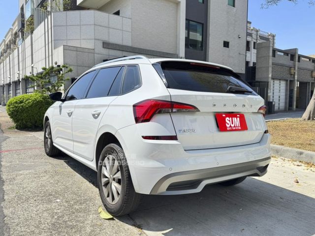 【預約賞車即享網路優惠價】1.0T 動能版 原鈑件 方向盤快控鍵 分區溫控 中控螢幕 IKEY 定速巡航 電尾門 ACC  第2張相片