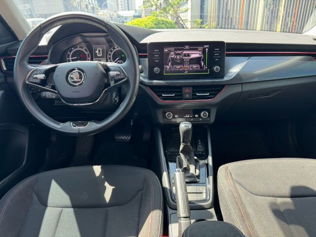 【預約賞車即享網路優惠價】1.0T 動能版 原鈑件 方向盤快控鍵 分區溫控 中控螢幕 IKEY 定速巡航 電尾門 ACC  第5張相片