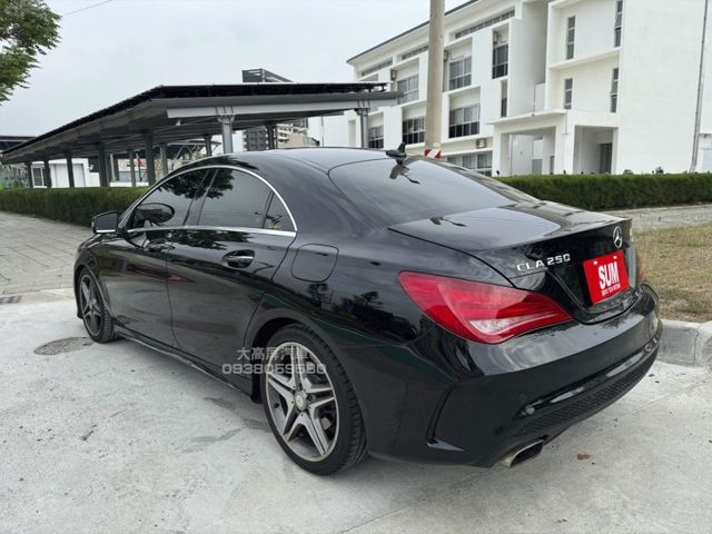 【預約賞車即享網路優惠價】2.0T LED日行燈 全景天窗 換檔撥片 分區溫控 電動椅 IKEY 中控螢幕 自動停車  第2張相片