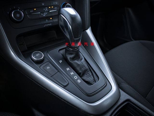 【預約賞車即享網路優惠價】1.5T 汽油時尚型 原鈑件 方向盤快控鍵 換檔撥片 中控螢幕 定速巡航 循跡防滑  第16張相片