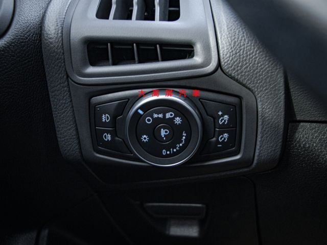 【預約賞車即享網路優惠價】1.5T 汽油時尚型 原鈑件 方向盤快控鍵 換檔撥片 中控螢幕 定速巡航 循跡防滑  第17張相片