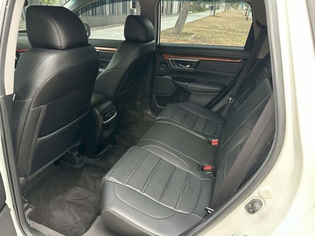 【預約賞車即享網路優惠價】1.5T S 原鈑件 全景天窗 換檔撥片 分區溫控 電動椅 IKEY 導航 定速 ACC  第4張相片
