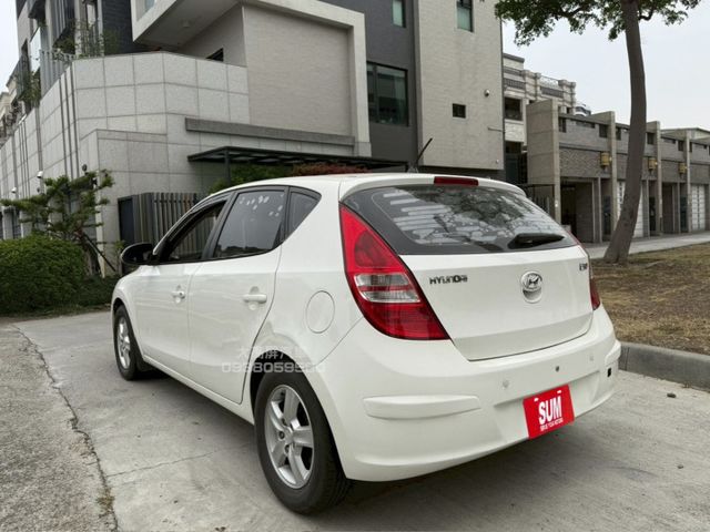 【預約賞車即享網路優惠價】 1.6L 旗艦型 原鈑件 前後霧燈 方向盤快控鍵 恆溫空調 中控螢幕 ISOFIX  第2張相片