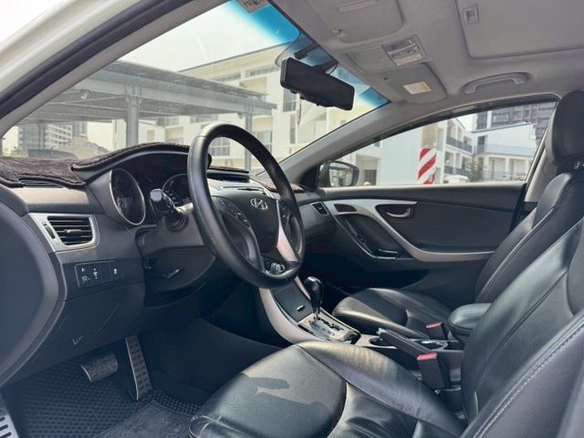 【預約賞車即享網路優惠價】1.8L 旗艦版 原鈑件 電動天窗 分區溫控 電動椅 IKEY 定速巡航 循跡防滑  第3張相片
