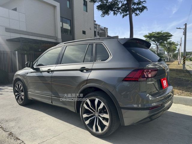【預約賞車即享網路優惠價】380R-Line 空力套件 全景天窗 換檔撥片 分區溫控 電動椅 環景 電尾門 ACC  第2張相片